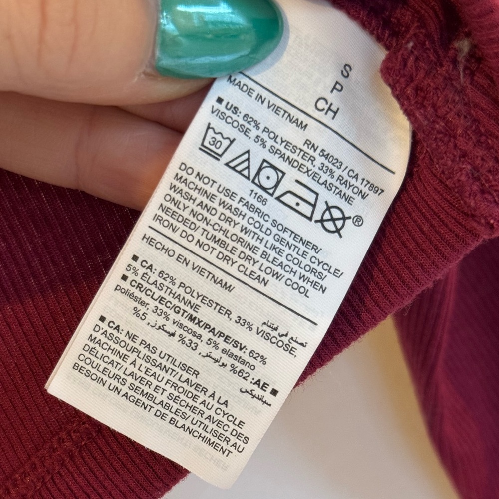 Old Navy Burgundy Long Sleeve Crop Top - Picture 4 of 6